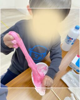 ☁️ふわふわスライムづくり☁️
こんにちは!よりみちです🦉
今日はみんなで
ふわふわスライムづくりをしました✨
木工用ボンドとハンドソープを使ったスライムです!
まぜて、のばして、さわって…
感触を楽しみながら
「しゅわしゅわする!」「もちもち〜」
笑顔がたくさん見られました☺️
手先を使うことや
感覚あそびを通して
集中する時間にもなりました🌱
#札幌市放課後等デイサービス
#札幌市児童発達支援
#放課後等デイサービス
#児童発達支援
#スライムづくり